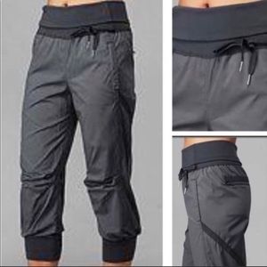 Lululemon crop joggers
